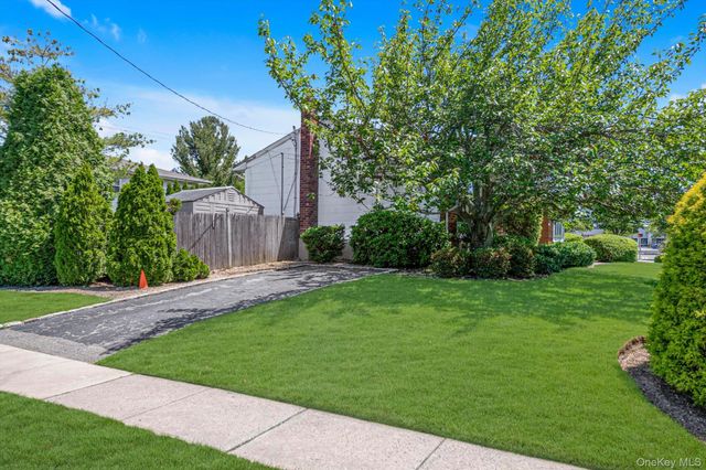 430 Violet Street, Massapequa Park, NY 11762