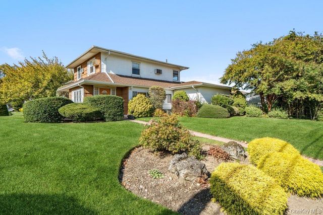 430 Violet Street, Massapequa Park, NY 11762