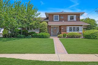 430 Violet Street, Massapequa Park, NY 11762