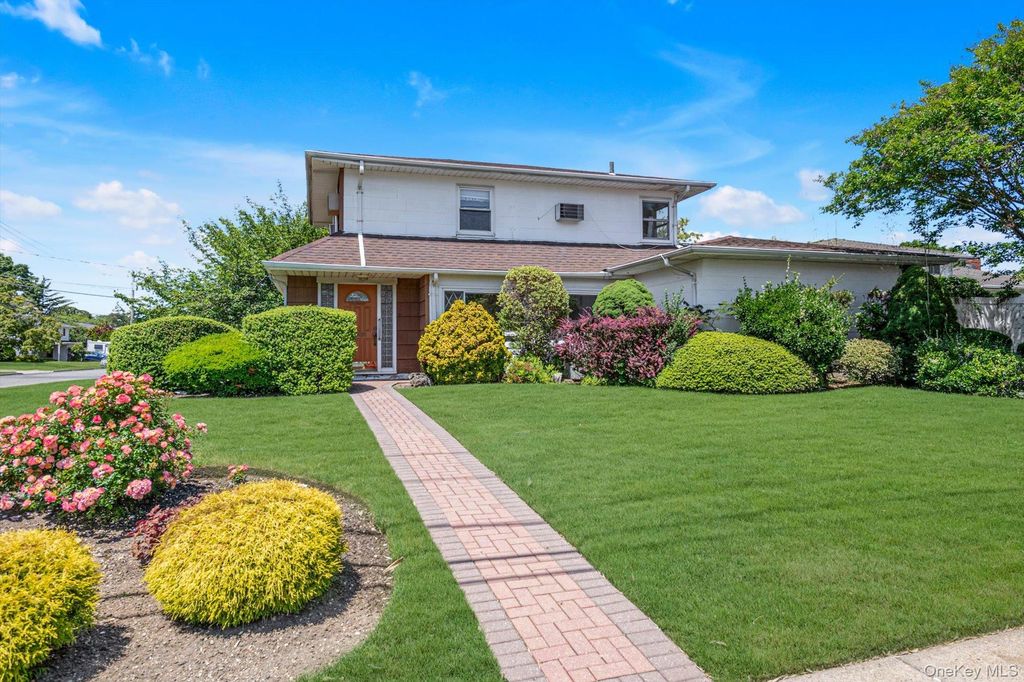 430 Violet Street, Massapequa Park, NY 11762 — photo 2