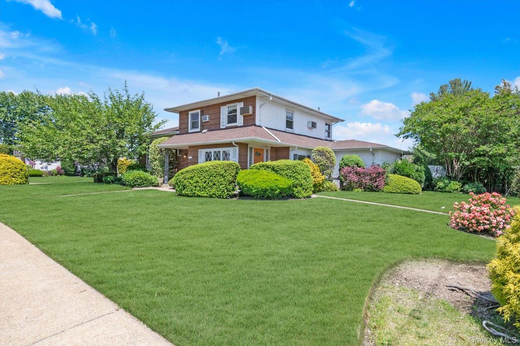 430 Violet Street, Massapequa Park, NY 11762 — photo 3