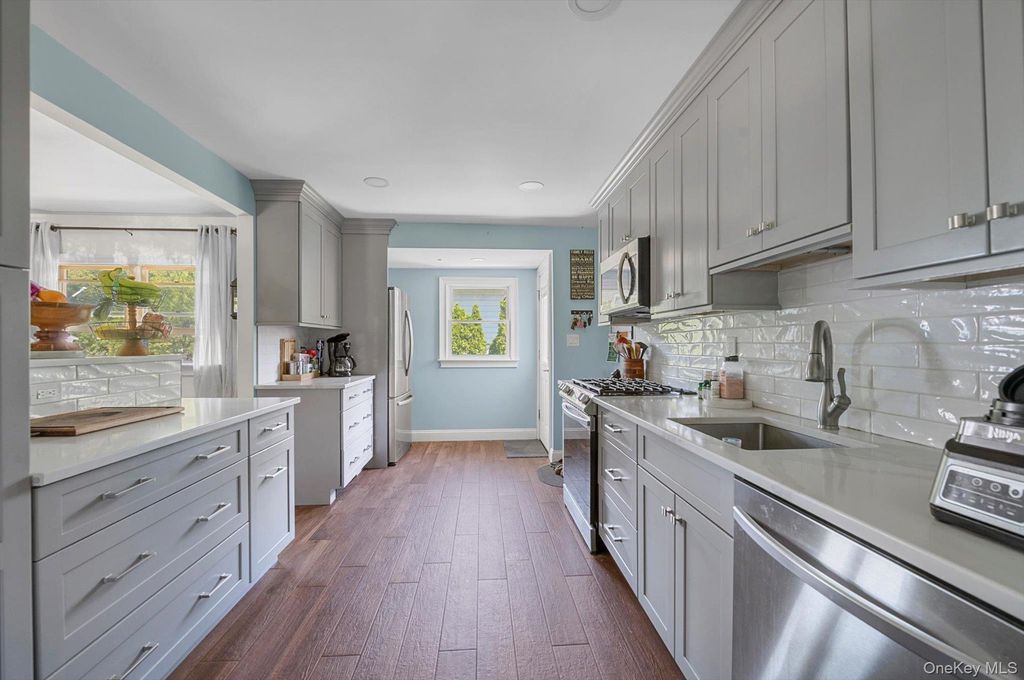 430 Violet Street, Massapequa Park, NY 11762 — photo 4