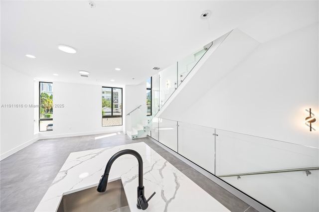 526 SW 2nd 2, Miami, FL 33130