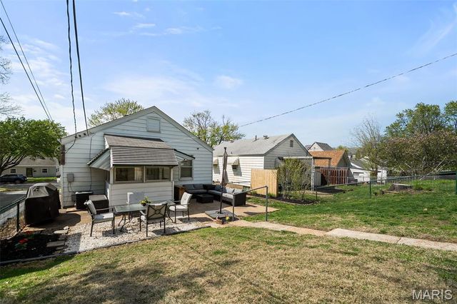 3216 Jasper Park, St Louis, MO 63139