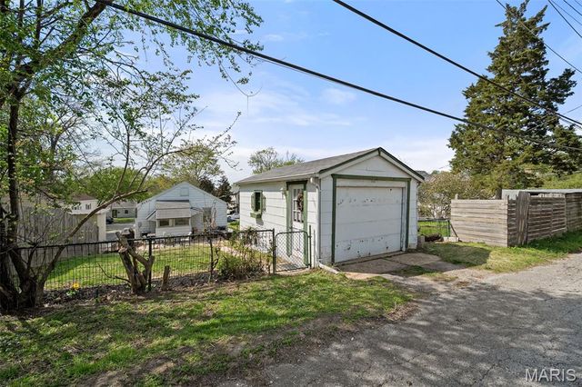 3216 Jasper Park, St Louis, MO 63139