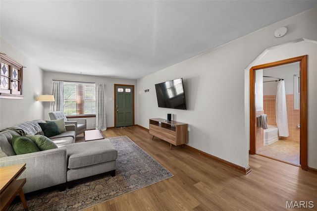 3216 Jasper Park, St Louis, MO 63139