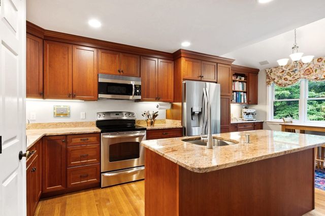 179 Bishops Forest Dr 179, Waltham, MA 02452