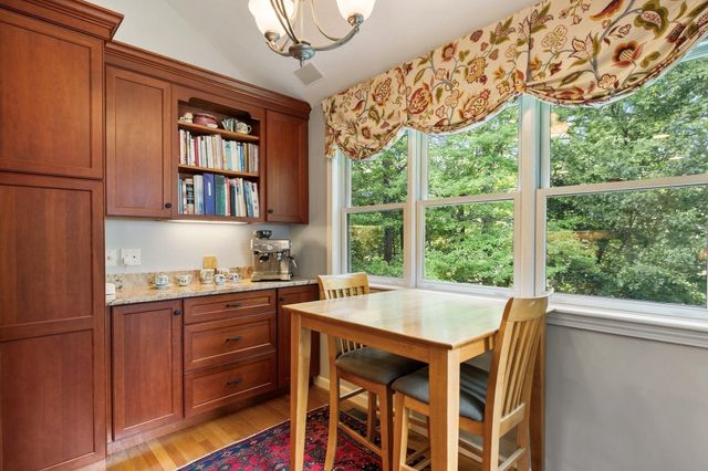 179 Bishops Forest Dr 179, Waltham, MA 02452