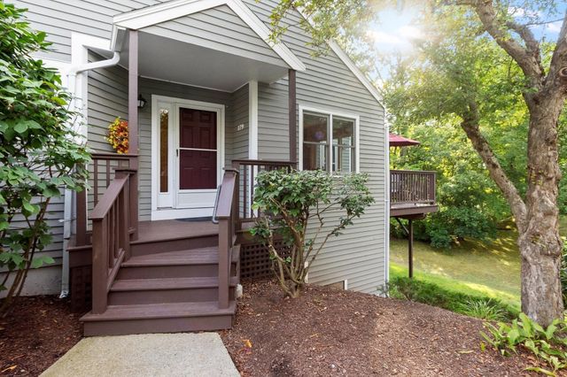 179 Bishops Forest Dr 179, Waltham, MA 02452