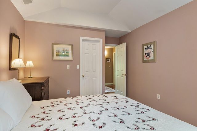 179 Bishops Forest Dr 179, Waltham, MA 02452