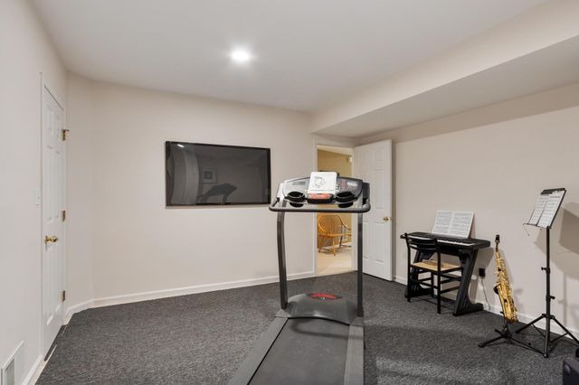 179 Bishops Forest Dr 179, Waltham, MA 02452