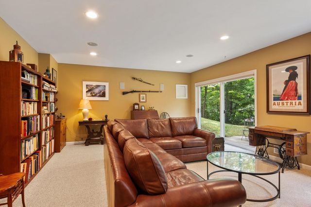 179 Bishops Forest Dr 179, Waltham, MA 02452