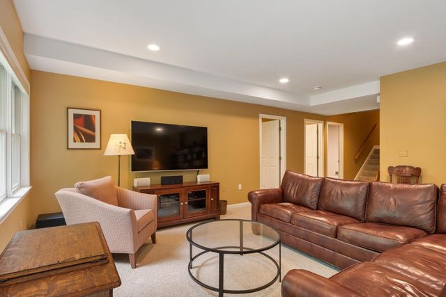 179 Bishops Forest Dr 179, Waltham, MA 02452