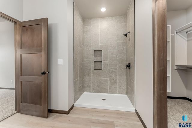 2405 E Tinley St Street, Brandon, SD 57005