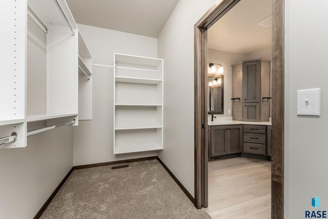 2405 E Tinley St Street, Brandon, SD 57005