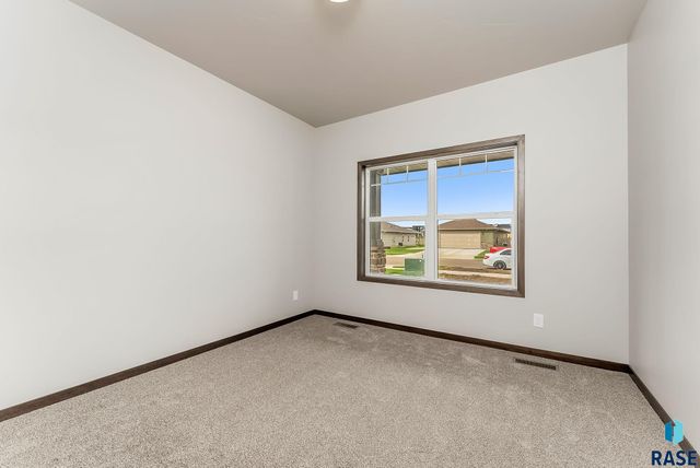 2405 E Tinley St Street, Brandon, SD 57005