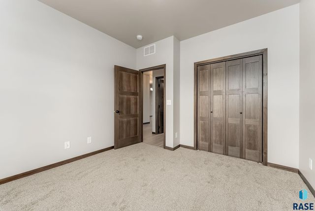 2405 E Tinley St Street, Brandon, SD 57005