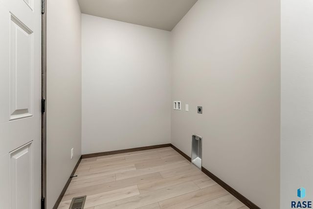 2405 E Tinley St Street, Brandon, SD 57005