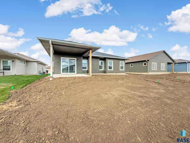 2405 E Tinley St Street, Brandon, SD 57005