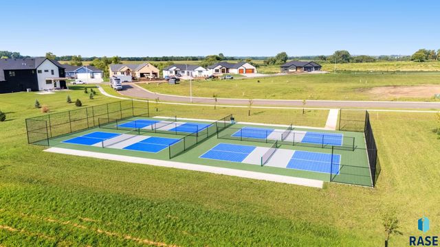 2405 E Tinley St Street, Brandon, SD 57005