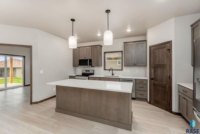 2405 E Tinley St Street, Brandon, SD 57005