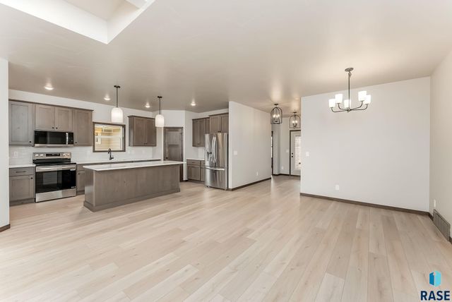 2405 E Tinley St Street, Brandon, SD 57005