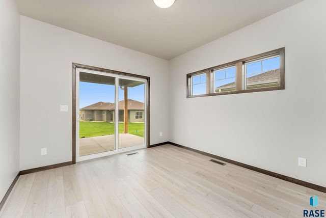 2405 E Tinley St Street, Brandon, SD 57005