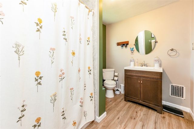 2402 Highland Ave, New Castle, PA 16105