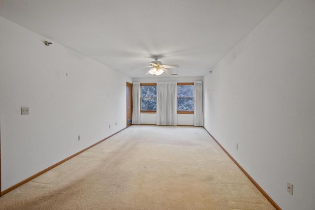 942 Oconomowoc PARKWAY, Oconomowoc, WI 53066