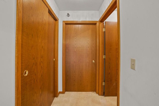 942 Oconomowoc PARKWAY, Oconomowoc, WI 53066