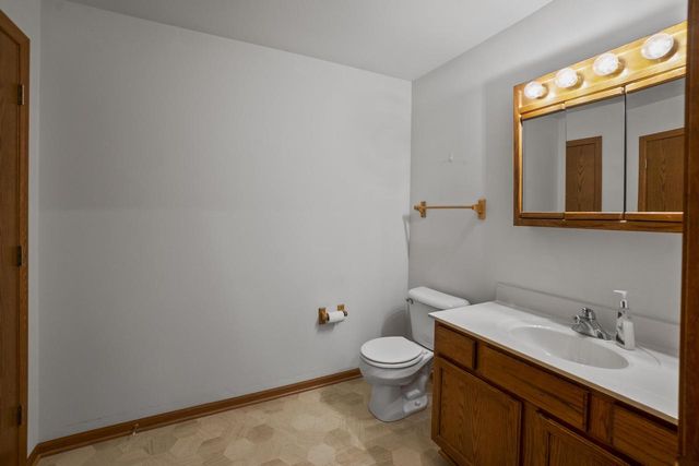 942 Oconomowoc PARKWAY, Oconomowoc, WI 53066