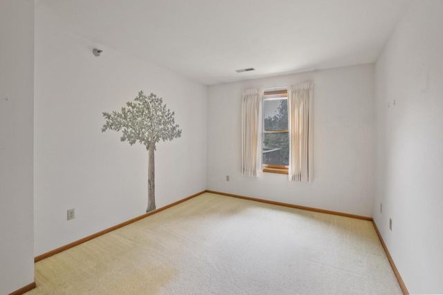 942 Oconomowoc PARKWAY, Oconomowoc, WI 53066