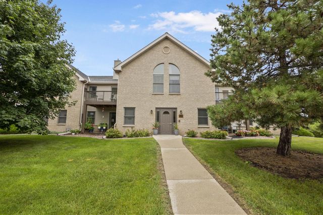 942 Oconomowoc PARKWAY, Oconomowoc, WI 53066