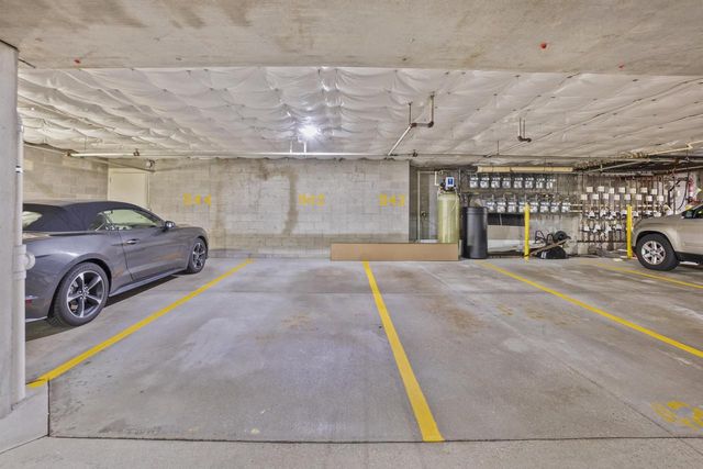 942 Oconomowoc PARKWAY, Oconomowoc, WI 53066