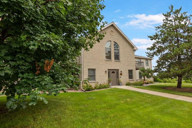 942 Oconomowoc PARKWAY, Oconomowoc, WI 53066