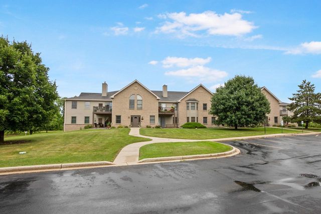 942 Oconomowoc PARKWAY, Oconomowoc, WI 53066