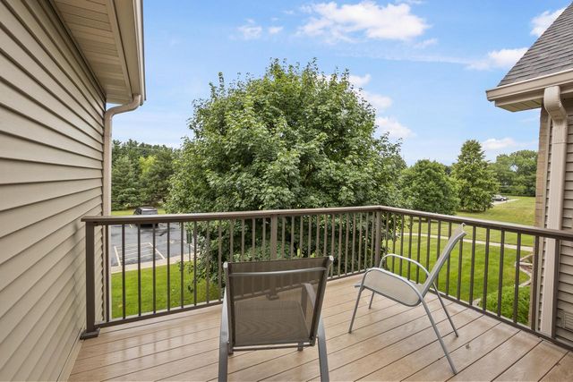 942 Oconomowoc PARKWAY, Oconomowoc, WI 53066