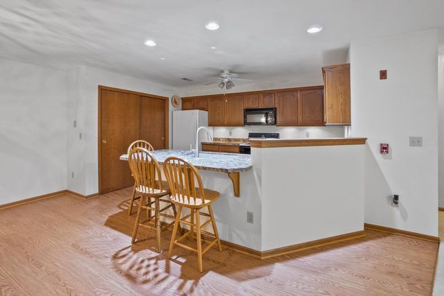 942 Oconomowoc PARKWAY, Oconomowoc, WI 53066