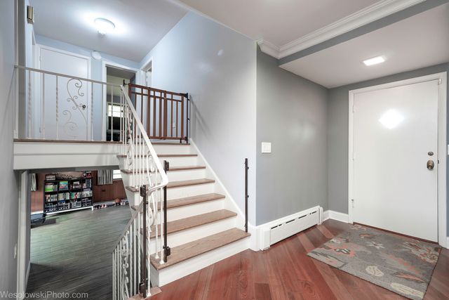 6400 N KNOX Avenue, Lincolnwood, IL 60712