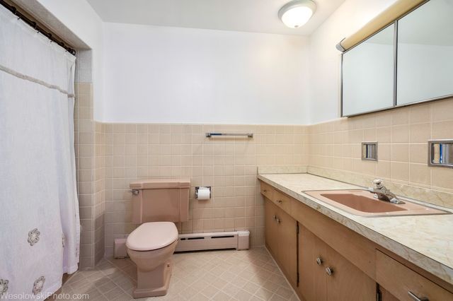 6400 N KNOX Avenue, Lincolnwood, IL 60712