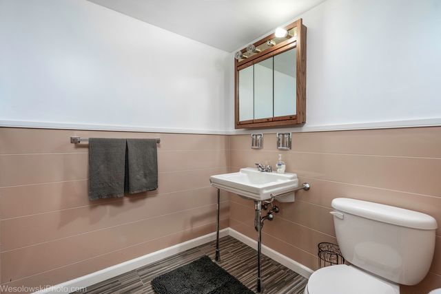 6400 N KNOX Avenue, Lincolnwood, IL 60712