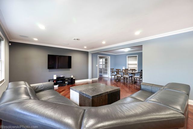 6400 N KNOX Avenue, Lincolnwood, IL 60712