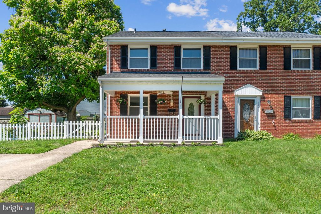 Image 1 of property listing at 8582 BEACON POINT RD, Pasadena, MD 21122