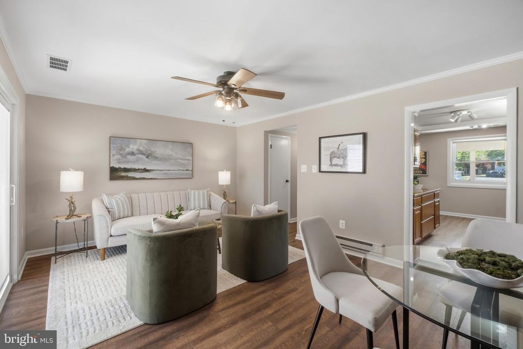 Image 10 of property listing at 8582 BEACON POINT RD, Pasadena, MD 21122