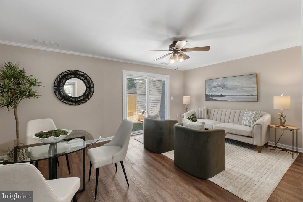 Image 11 of property listing at 8582 BEACON POINT RD, Pasadena, MD 21122