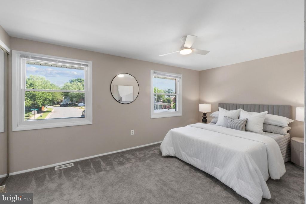Image 13 of property listing at 8582 BEACON POINT RD, Pasadena, MD 21122