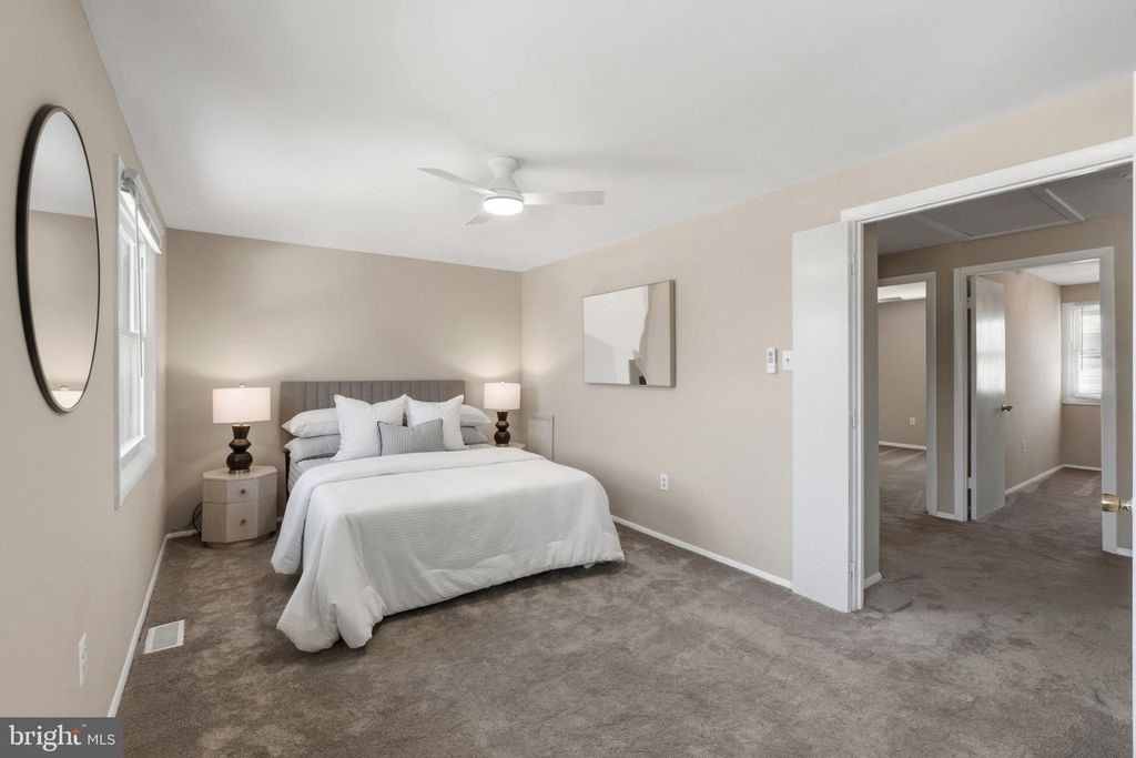 Image 14 of property listing at 8582 BEACON POINT RD, Pasadena, MD 21122