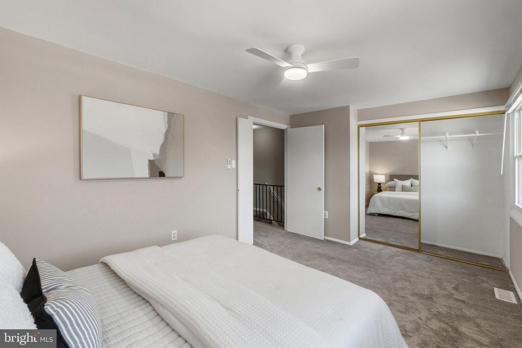 Image 15 of property listing at 8582 BEACON POINT RD, Pasadena, MD 21122
