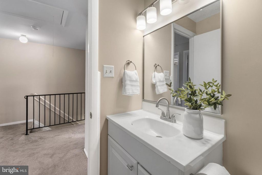 Image 17 of property listing at 8582 BEACON POINT RD, Pasadena, MD 21122