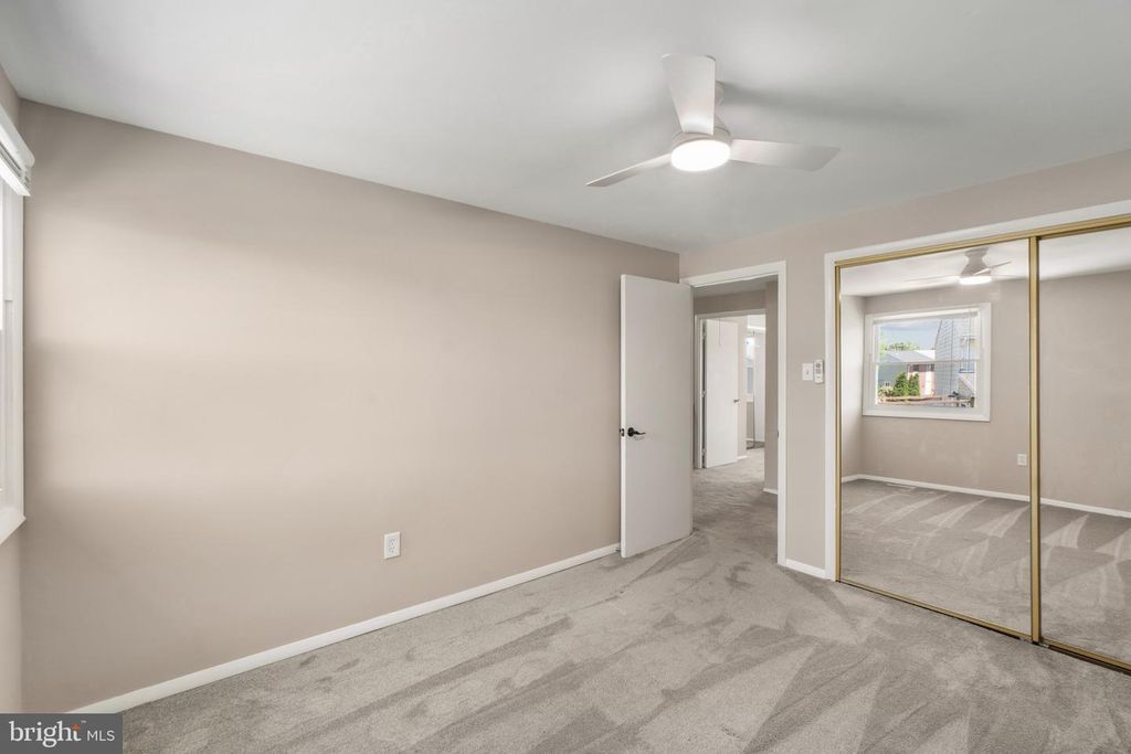 Image 20 of property listing at 8582 BEACON POINT RD, Pasadena, MD 21122